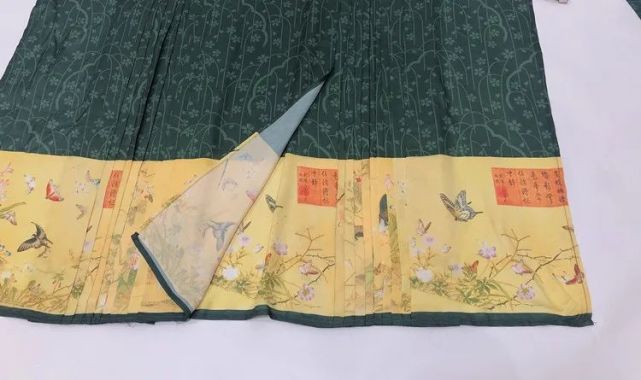 百蝶图04价格:马面裙219元,立领长衫149元店铺:空谷记衣名:复原仿孔府
