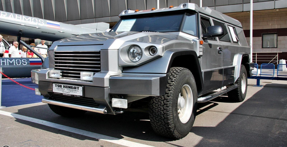 3,dartz kombat t98它配备一个730马力的强大发动机,因此这辆12吨重的