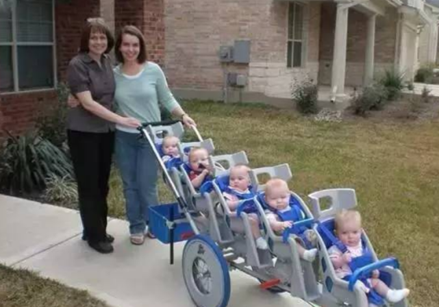 23年前全球首例7胞胎,每天消耗42瓶奶粉52片尿布,现状如何?