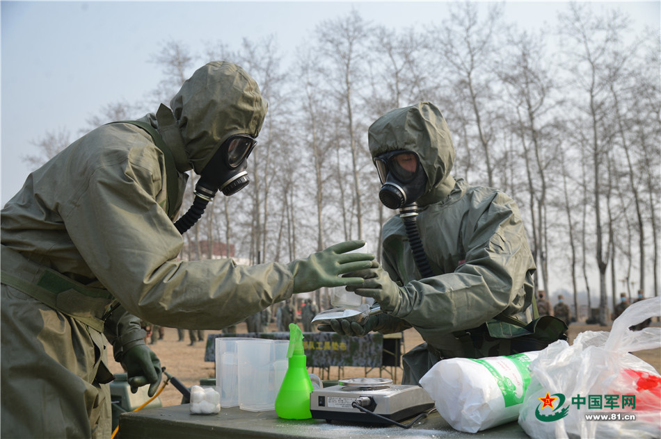 陆军某师防化兵战备拉动全面检验遂行任务能力