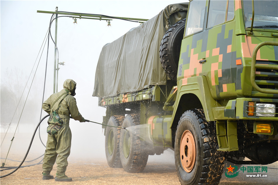 陆军某师防化兵战备拉动全面检验遂行任务能力