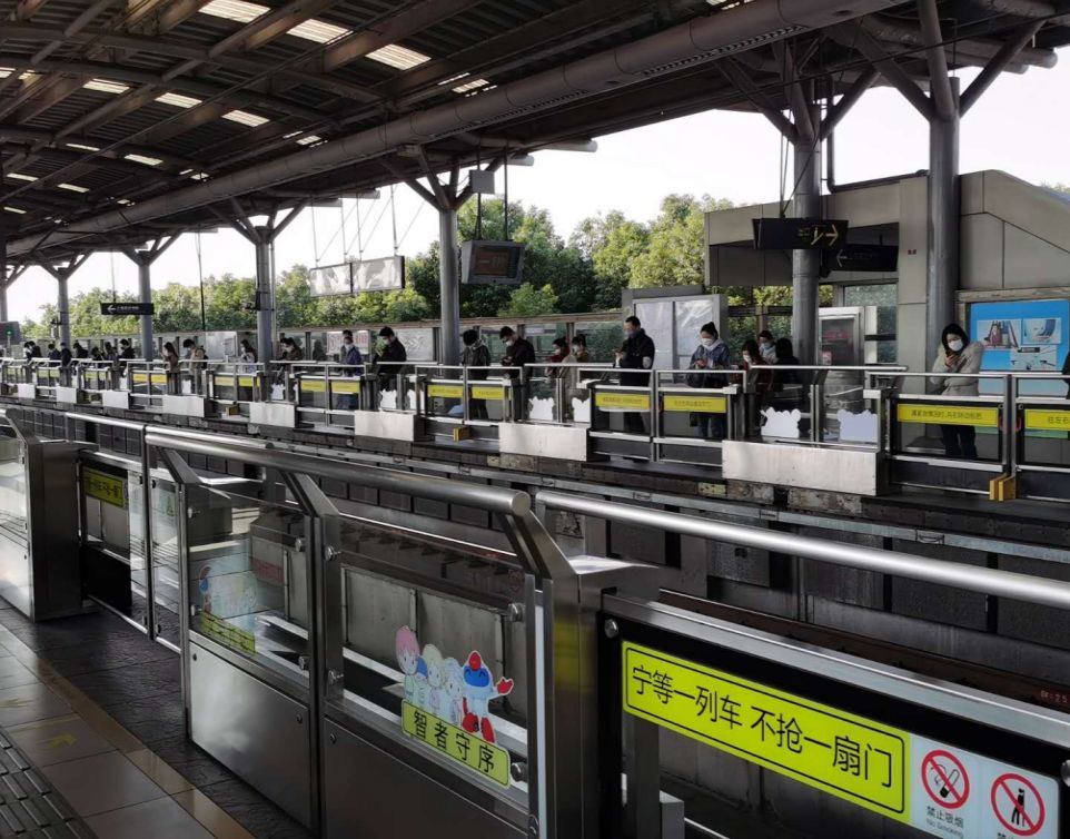 实地走访宝山地铁早高峰复工后3条地铁上座率分别如何
