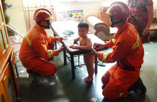 熊孩子兄妹走红捅马蜂窝后被蛰成猪头网友亲妈都不敢认