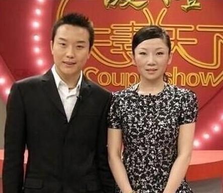 41岁李玉刚大跳逮鸡舞模样滑稽捂嘴笑场网友大呼形象崩塌