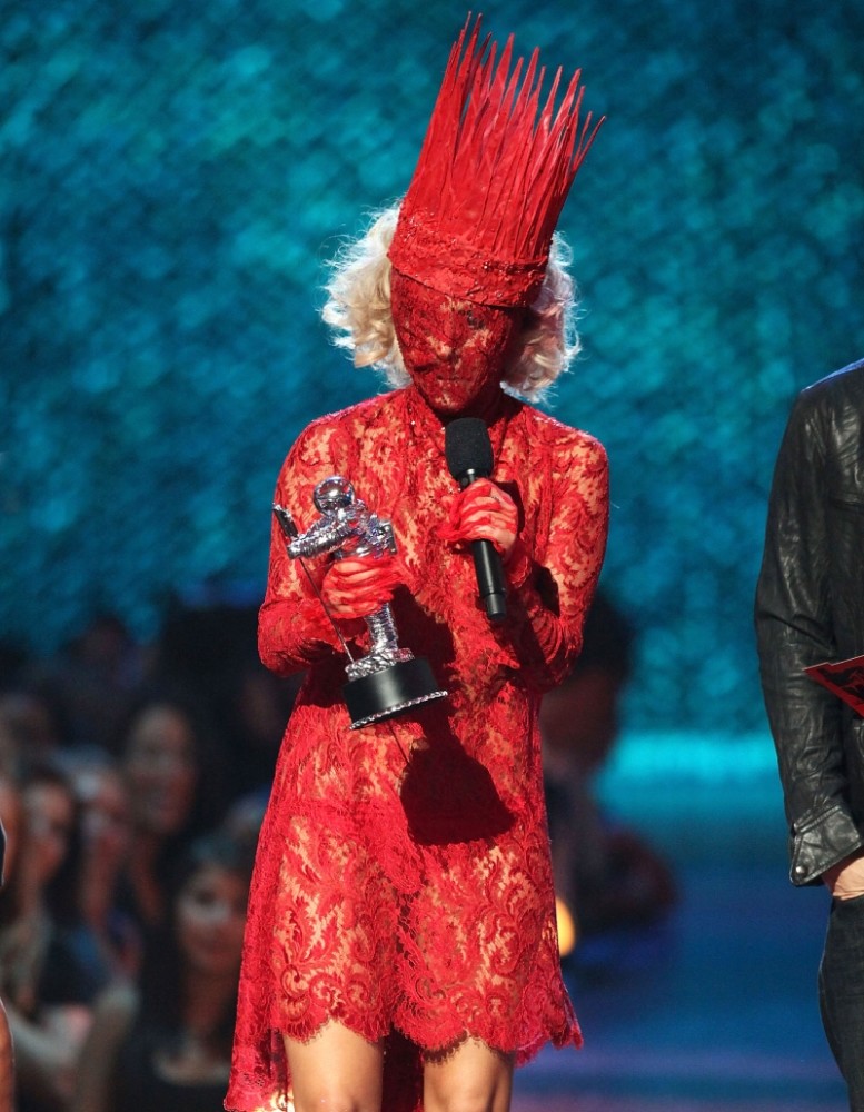 清纯看腻了浮夸女神强势回归回顾ladygaga十大疯癫造型