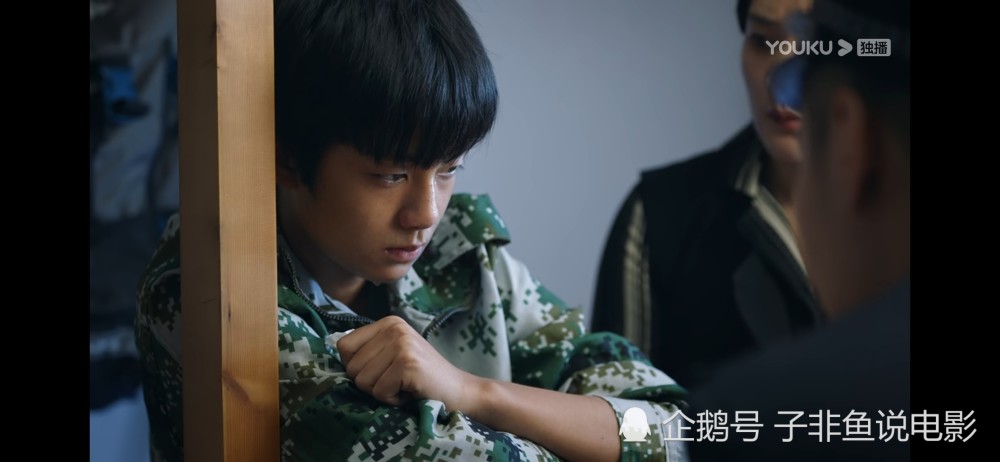 在剧中,他饰演的是 一个受害者的孩子——郑鑫!