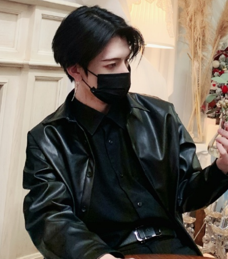 难怪七鹤大人一直都只露脸,当首次看清他的腿后,女生不配拥有