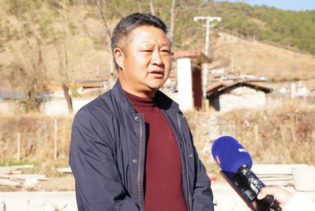 最近,宁蒗县宁利乡新迁村正在修建一条新的村组道路.