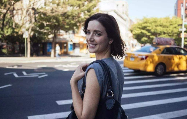 美国姑娘来中国,呆了一天就忍不住直呼:想在中国生活!