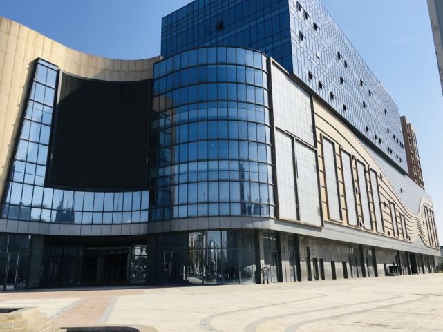 今天一大早,我来到位于吴江中山北路的蝴蝶城,从外表看,除了有点脏乱