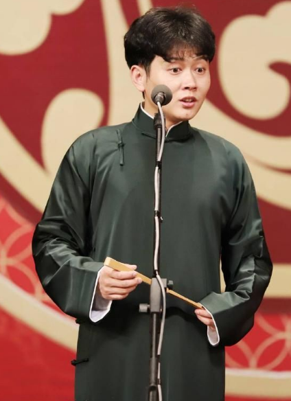 知名作家微博怒怼孟鹤堂劝你限期戒烟否则只能将你请出娱乐圈