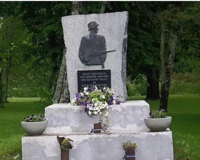 2000年7月坦能堡战役纪念日,幸存在世得爱沙尼亚党卫军老兵成立了一个