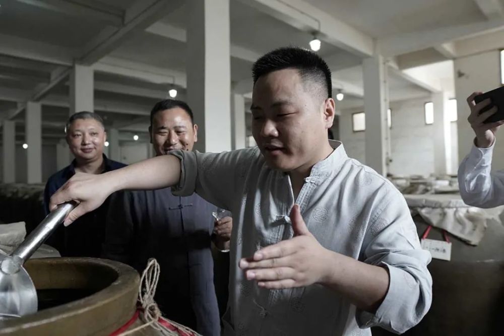 这种白酒有问题,不能再喝了!酒厂酿酒师揭秘白酒内幕