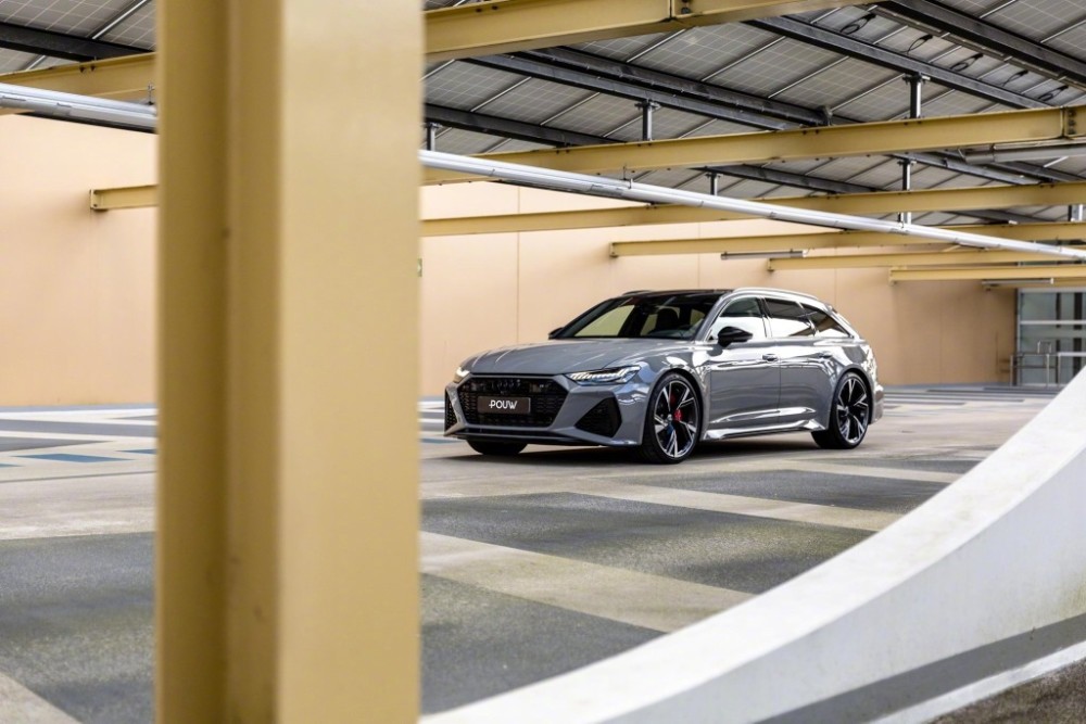 战斗水泥灰色奥迪rs6一枚