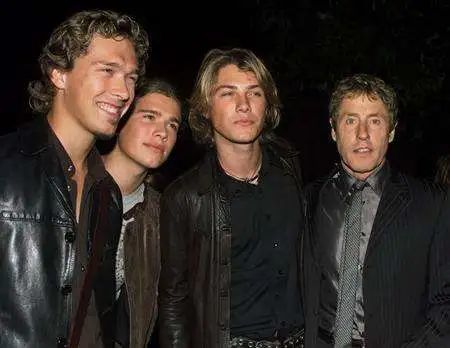 unbelievable是美国歌手owl city与/hanson乐队合作演唱的歌曲.