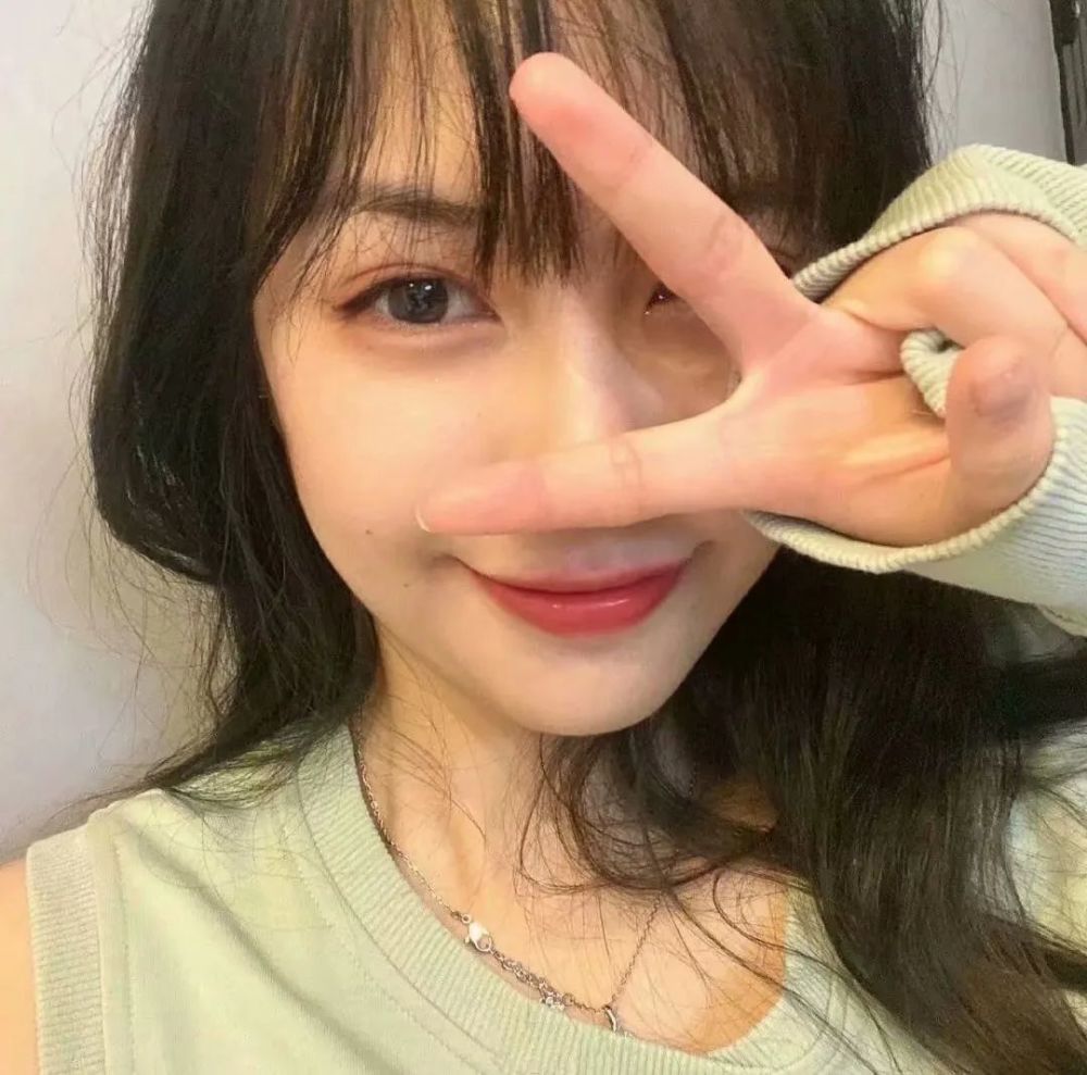 【头像】30张超可爱的剪刀手女生头像