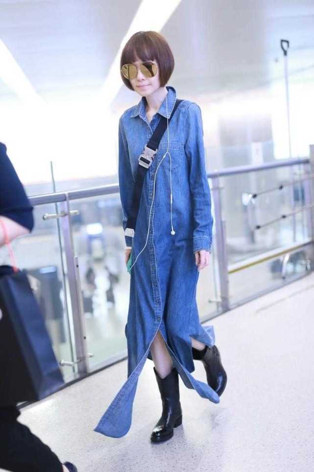 著名主持人陈鲁豫终于穿对衣服,一袭牛仔连衣裙长裙,减龄时髦