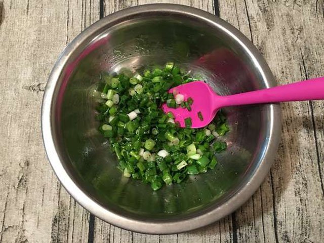 你没吃过霸王葱花卷面包 这么做咸香入味又松软 给你超大份满足 腾讯新闻