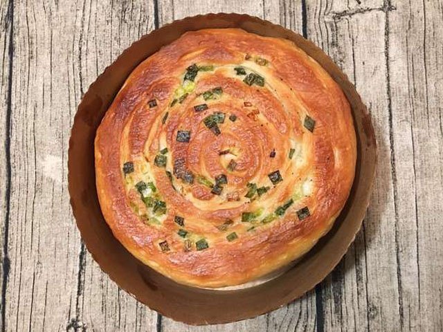 你没吃过霸王葱花卷面包 这么做咸香入味又松软 给你超大份满足 腾讯新闻