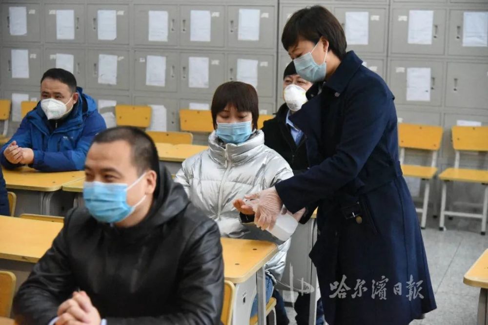 戴口罩讲课取消大课间南岗区中小学复学一日推演带你看看开学后学生们