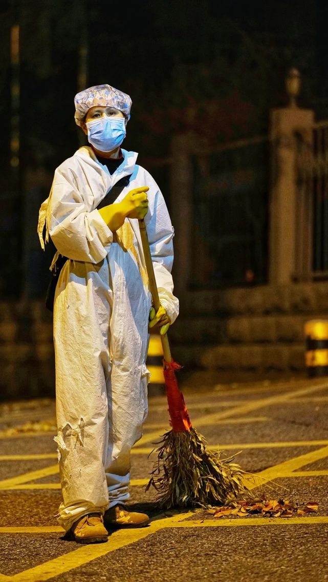 武汉"守夜人"|武汉|疫情|环卫工人