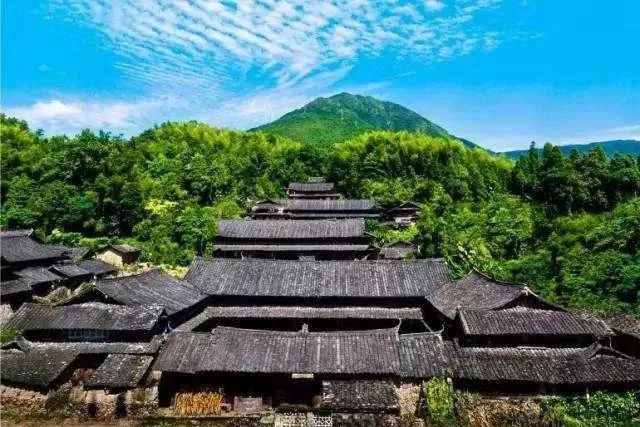 百福岩村,山环水绕人家,周氏旧宅静美