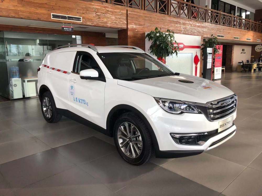 为了能上牌小伙喜提捷途x70厢货版改suv外观后被抓