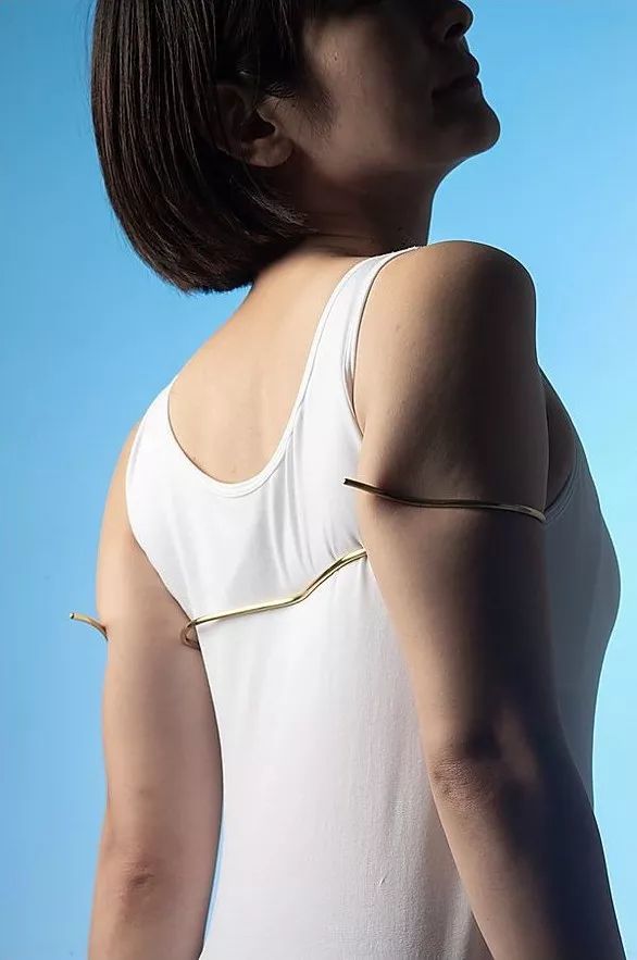 比减肥和修图更硬核的,是直接换一套五官