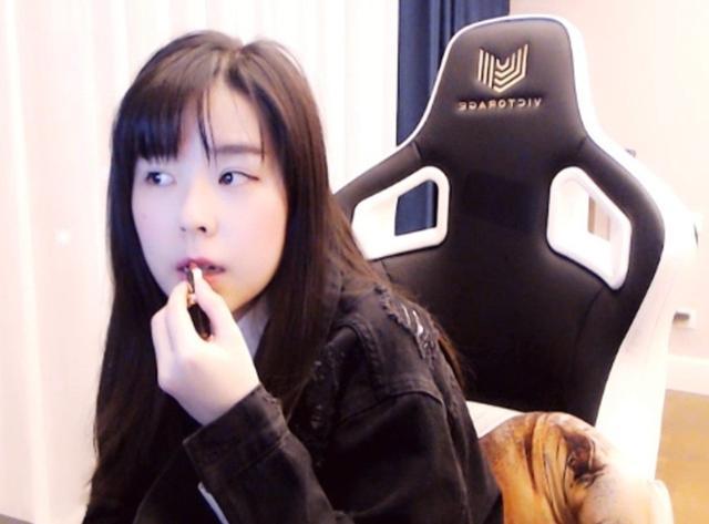 沫子早期cos作品,颜值气质,丝毫不输腐团儿!