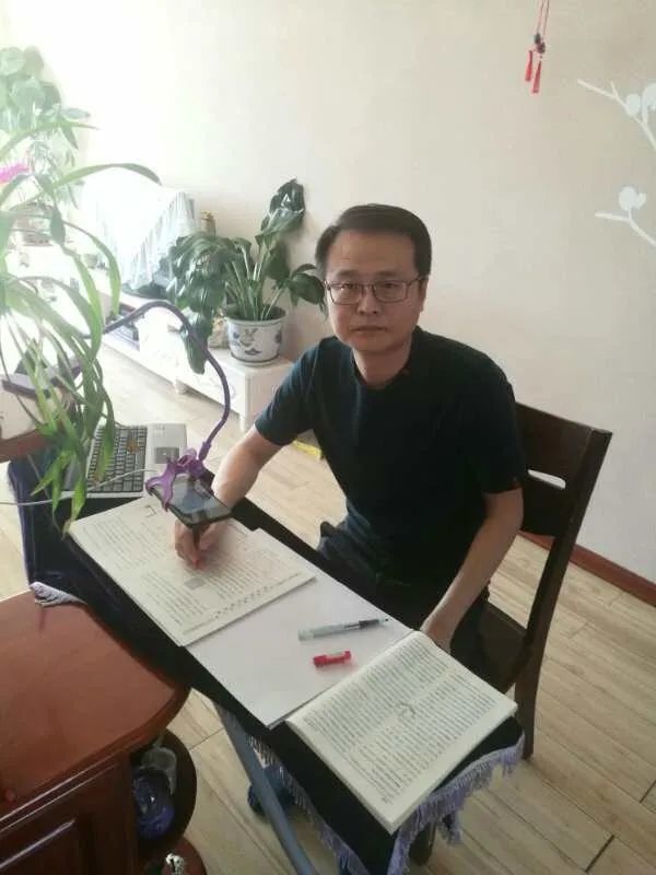 三百名宅家高三学子的领路人记满洲里市第一中学田宇