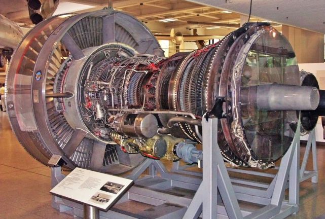 例如发动机在慢车状态下,一推油门转速立即加速至最大转速,此时各部件