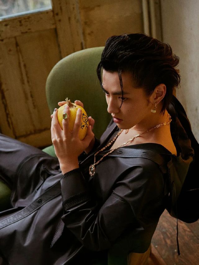 在微博上我们常常能够看到许多明星的时装大片,就连og也是被吴亦凡的