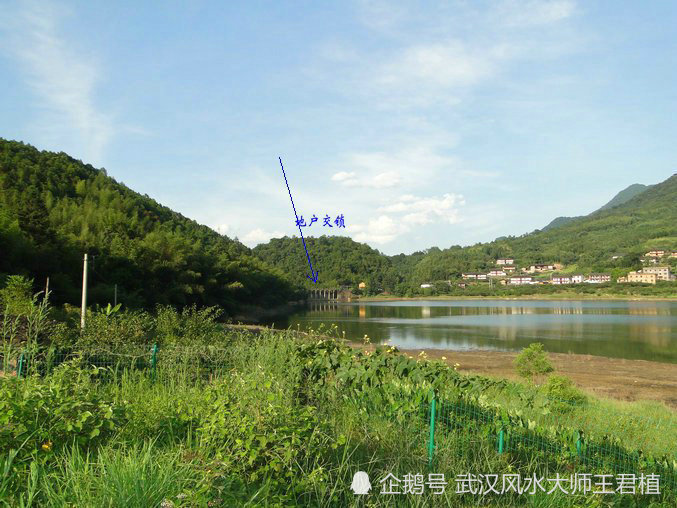 福建风水宝地渴虎饮泉形,风水大师王君植福州看风水现场实拍风水大地