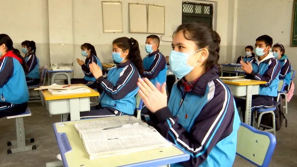 莎车县第八中学教师再努热木·阿布力米提说:"这节课我主要讲了一些