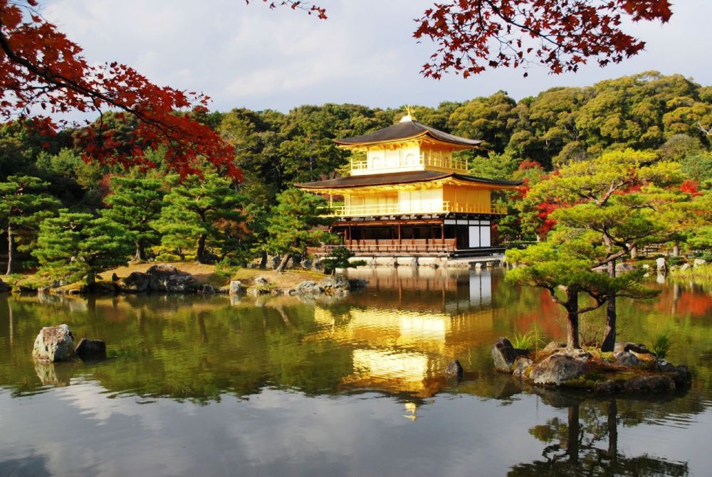 日本仿效中国修建的城市,用金子打造寺庙,庭院被称为极乐净土