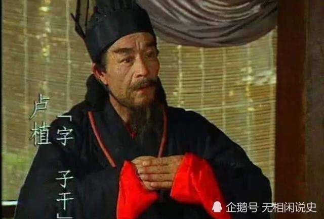 郑玄是东汉末年大儒,与卢植是同门师兄弟,都是马融的学生