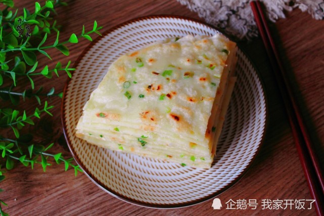 用大米烙饼才叫香,一口气连吃5张,手不沾面,米香十足,且筋道