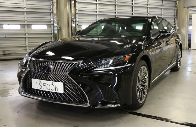 最豪华的雷克萨斯ls来了!内饰豪华不输宝马5系,操控比肩奥迪a8