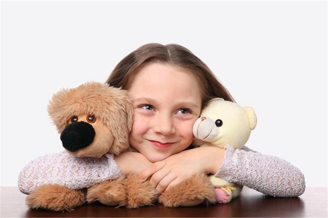 孩子又整天抱着玩偶不肯放,是恋物癖吗?"过渡性客体"了解下