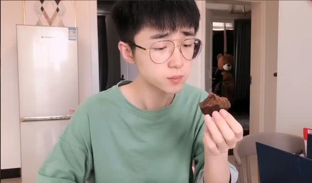 快手王小歪的女粉丝太热情一问小名都叫老婆