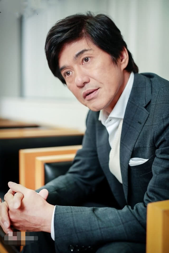 资深男星佐藤浩市忽然暴瘦 发文解释虽接连两次入院手术 但现已恢复|