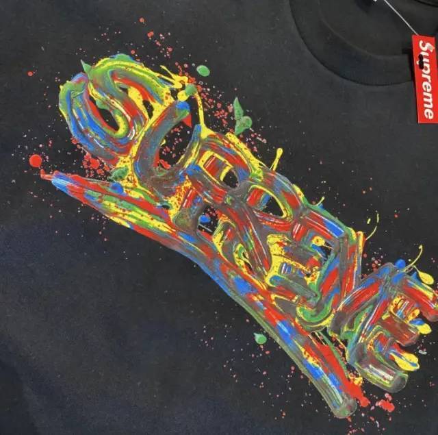 涂鸦而supreme采用彩绘设计标语并推出多色供选第一周发行的还有shop