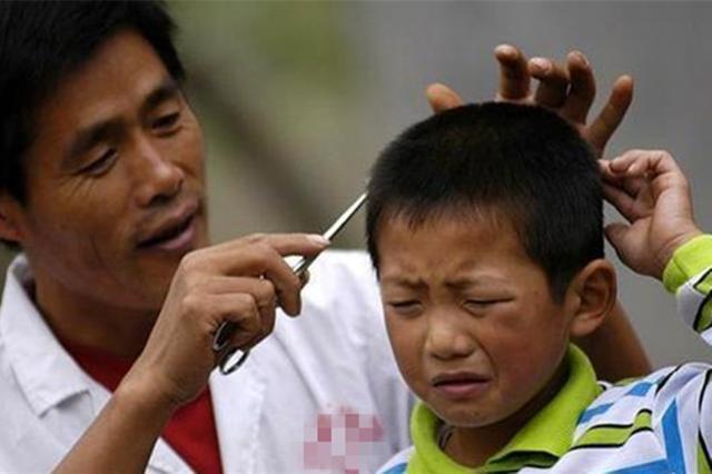 兄妹俩闲着无聊,捅马蜂窝被蛰成"猪头",父母:差点认不出