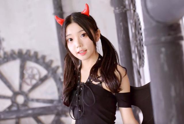 欣小萌的相册七套服装尽显清纯可爱每一张都是宅男渴望的女友