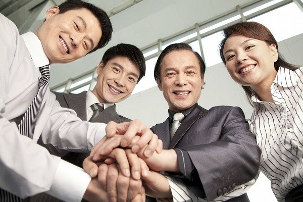 "那个会讨好领导的同事,3年升了2级",奉承是否比能力更重要?