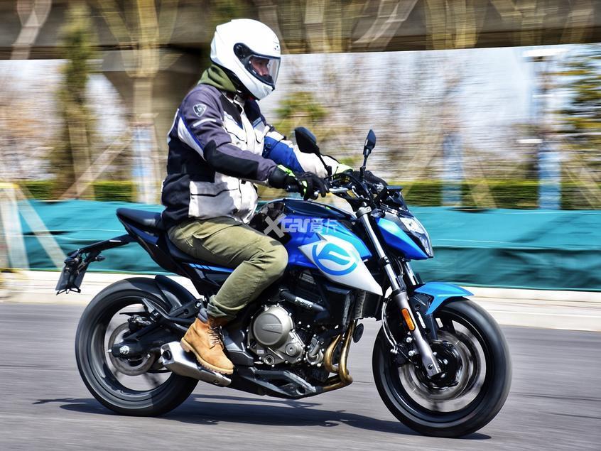 颜值在线配置更强试驾2020款春风650nk