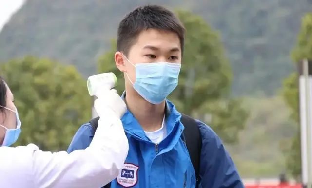 最新开学消息:高三和初三年级4月7日复课,13省市明确报到时间