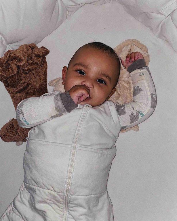 据英国《镜报》3月17日报道,卡戴珊家大boss克里斯·詹纳(kris jenner