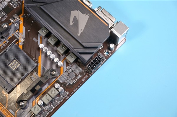 amd也有"小雕"了!技嘉b450m aorus elite主板评测