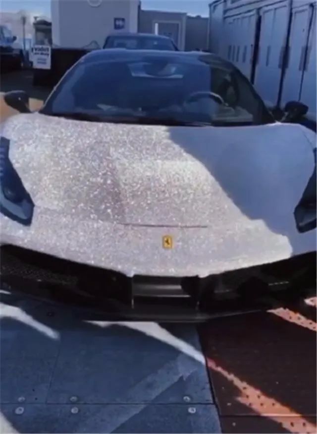 土豪将法拉利跑车全身贴满钻石网友这才是豪横的至尊境界